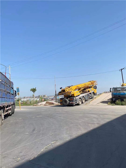 旅顺口区25吨吊车的租赁价格大概是多少？